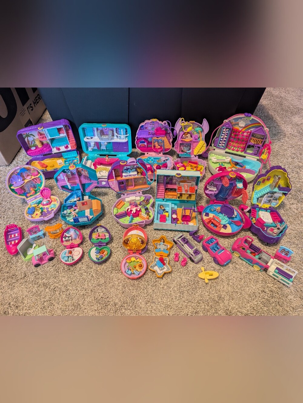 Large Polly PocketAssorted Playset Bundle.